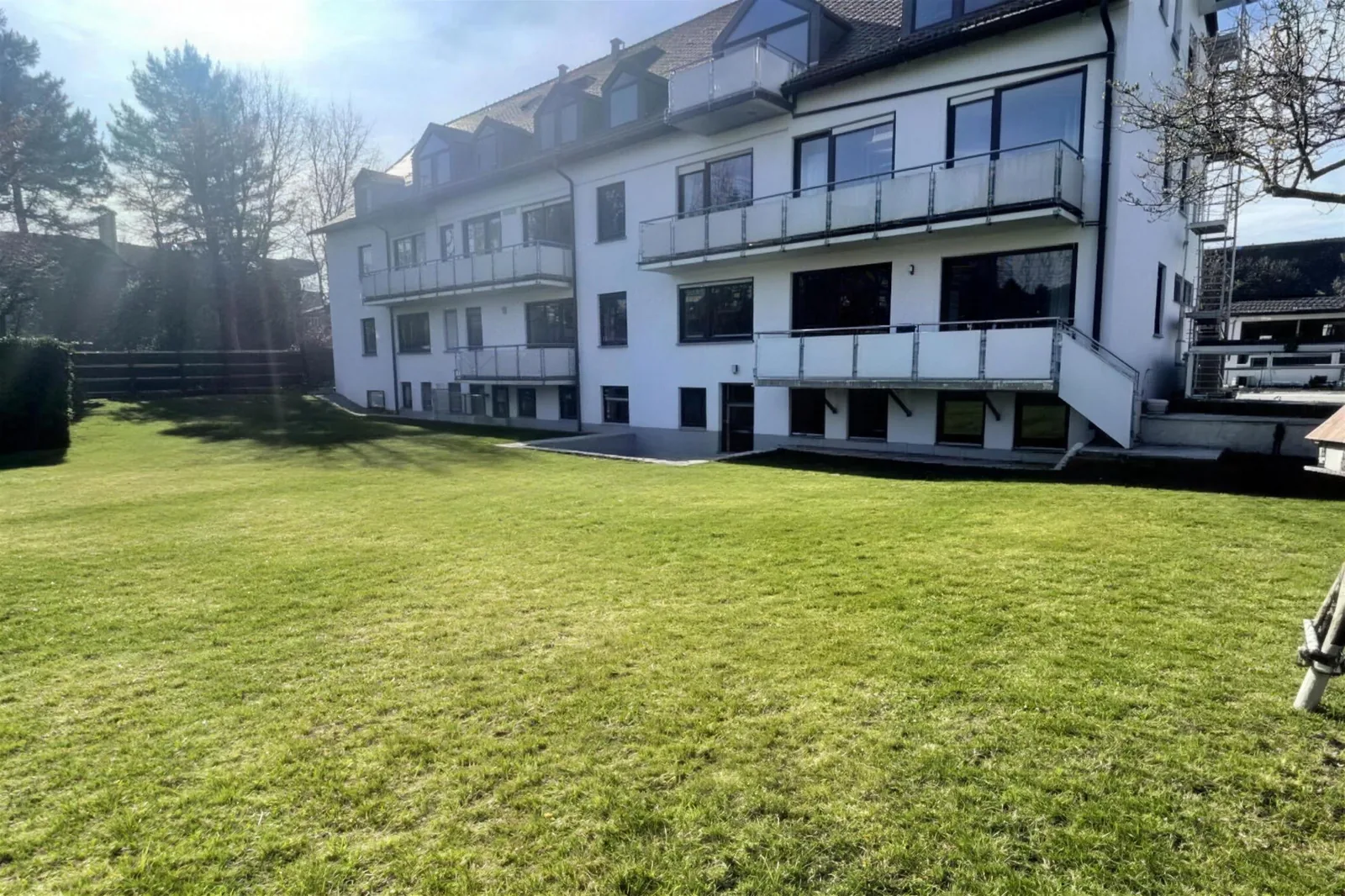 Nachher: Gartenseite und Außenanlage