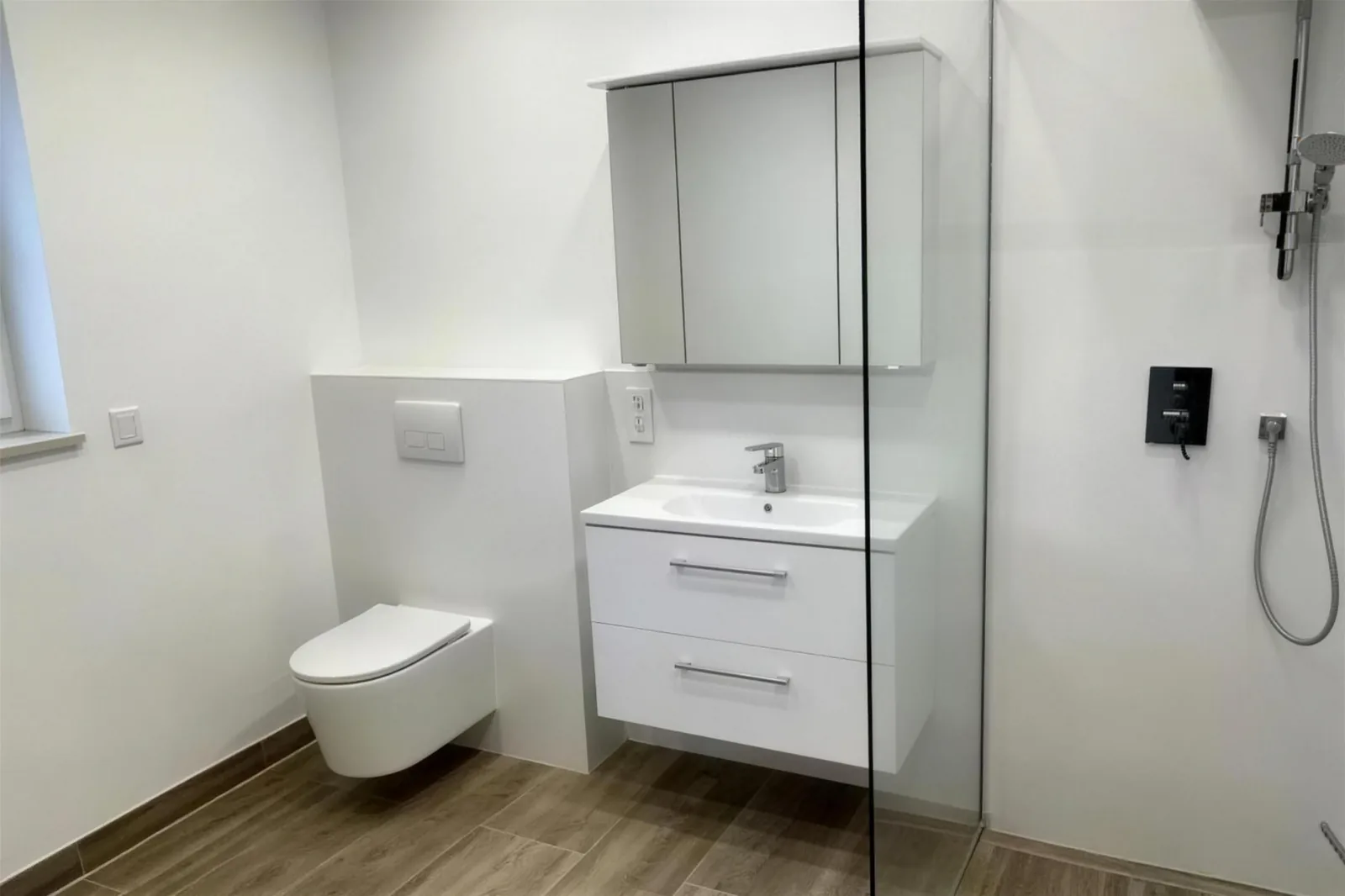 Kompaktbad mit Spiegelschrank