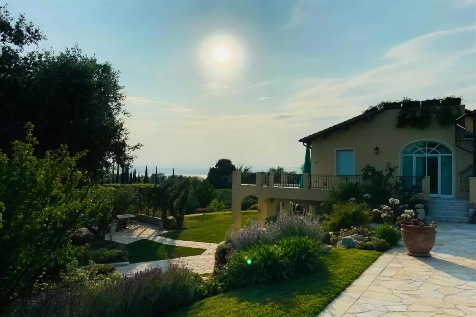 Garten mit Blick zum See