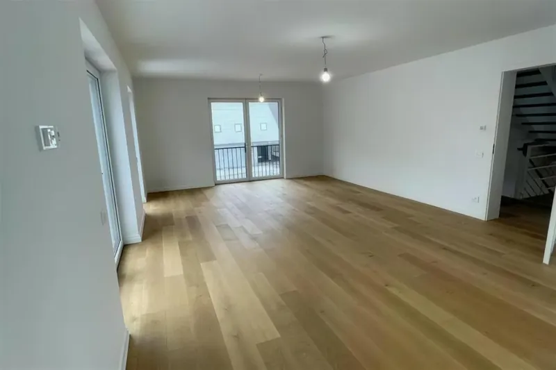 Sanierte Wohnung mit offener Küche unter der Dachschräge