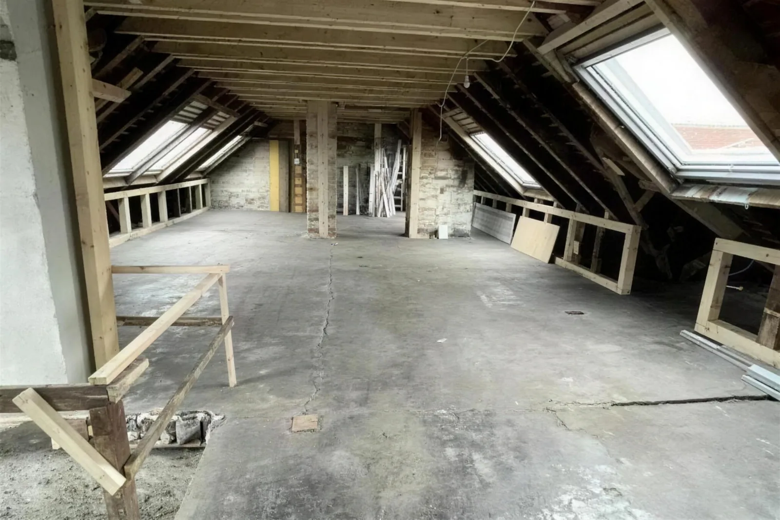 Ungenutzter Dachboden vor dem Ausbau