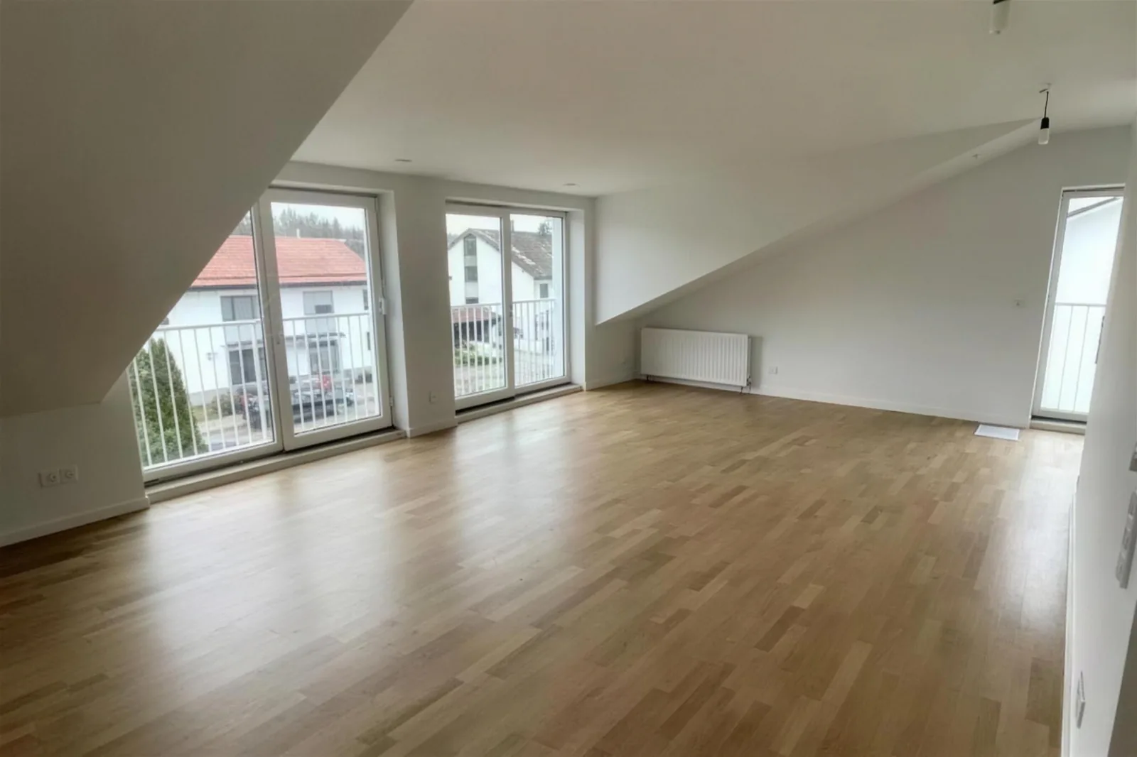 Wohnbereich mit Zugang zum Balkon