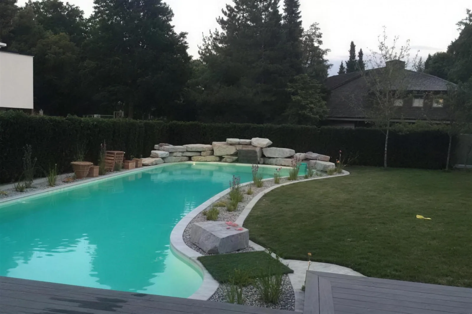 Nachher: Garten und Poolanlage